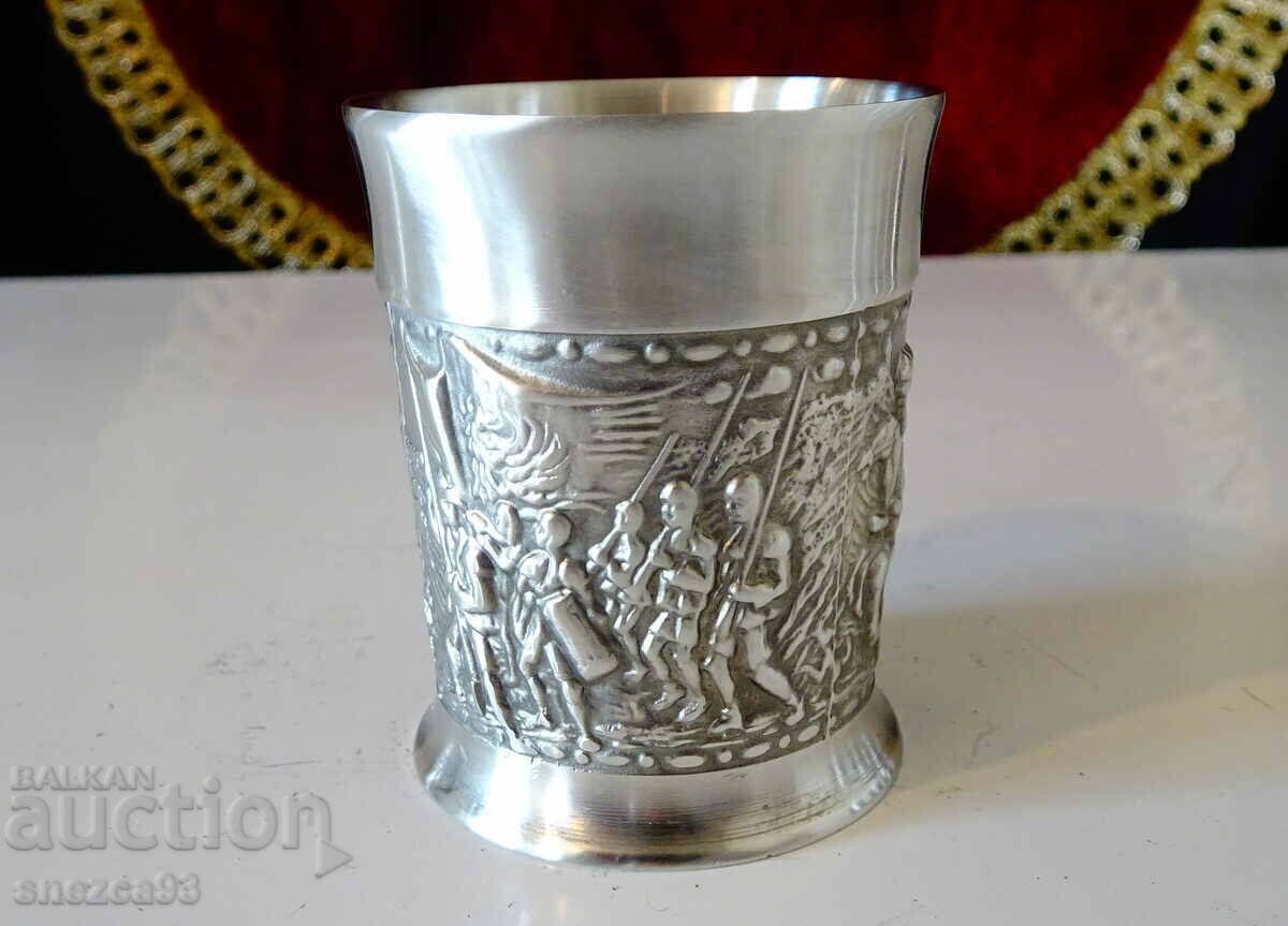 Ceașcă de cositor pentru rachiu, Călăreți, Cavaleri - 6 Ceașcă de cositor pentru rachiu, Călăreți, Cavaleri - 6