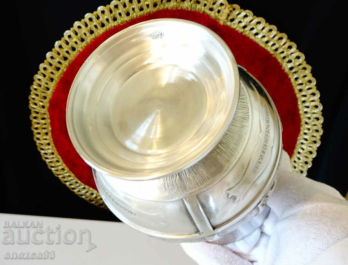 Tin mug with three romantic relief paintings. - 7