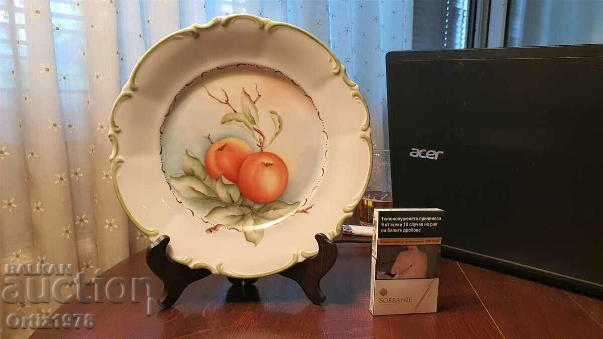 Hutschenreuther – Painted plate, platter, 25.5cm – 1988 with price 99.00 BGN | € 50.62 Hutschenreuther – Painted plate, platter, 25.5cm – 1988 with price 99.00 BGN | € 50.62