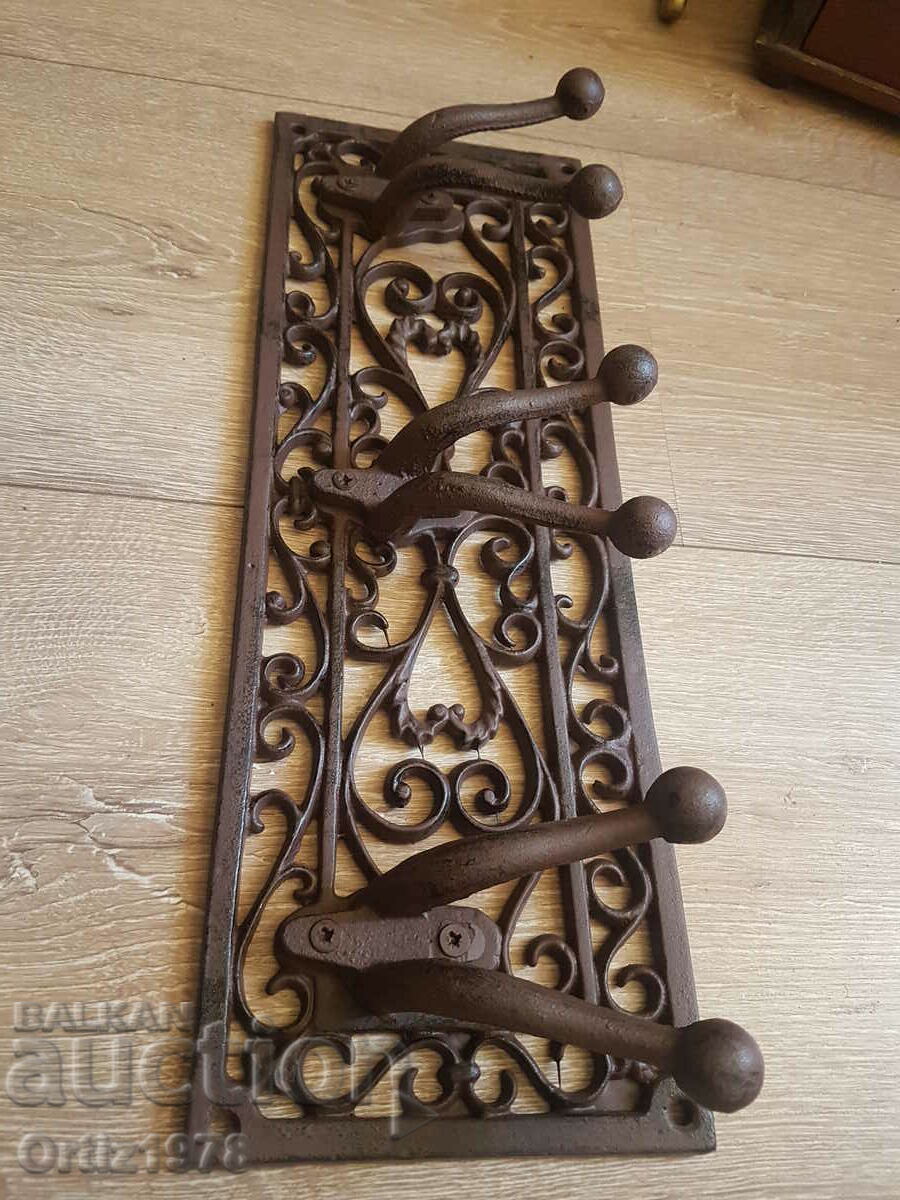 Auction Massive baroque coat hanger – Cast iron Auction Massive baroque coat hanger – Cast iron