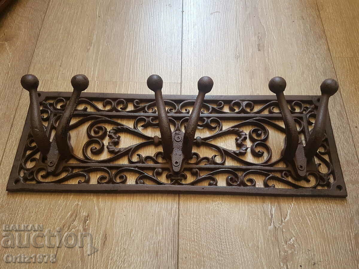 Delivery of Massive baroque coat hanger – Cast iron Delivery of Massive baroque coat hanger – Cast iron