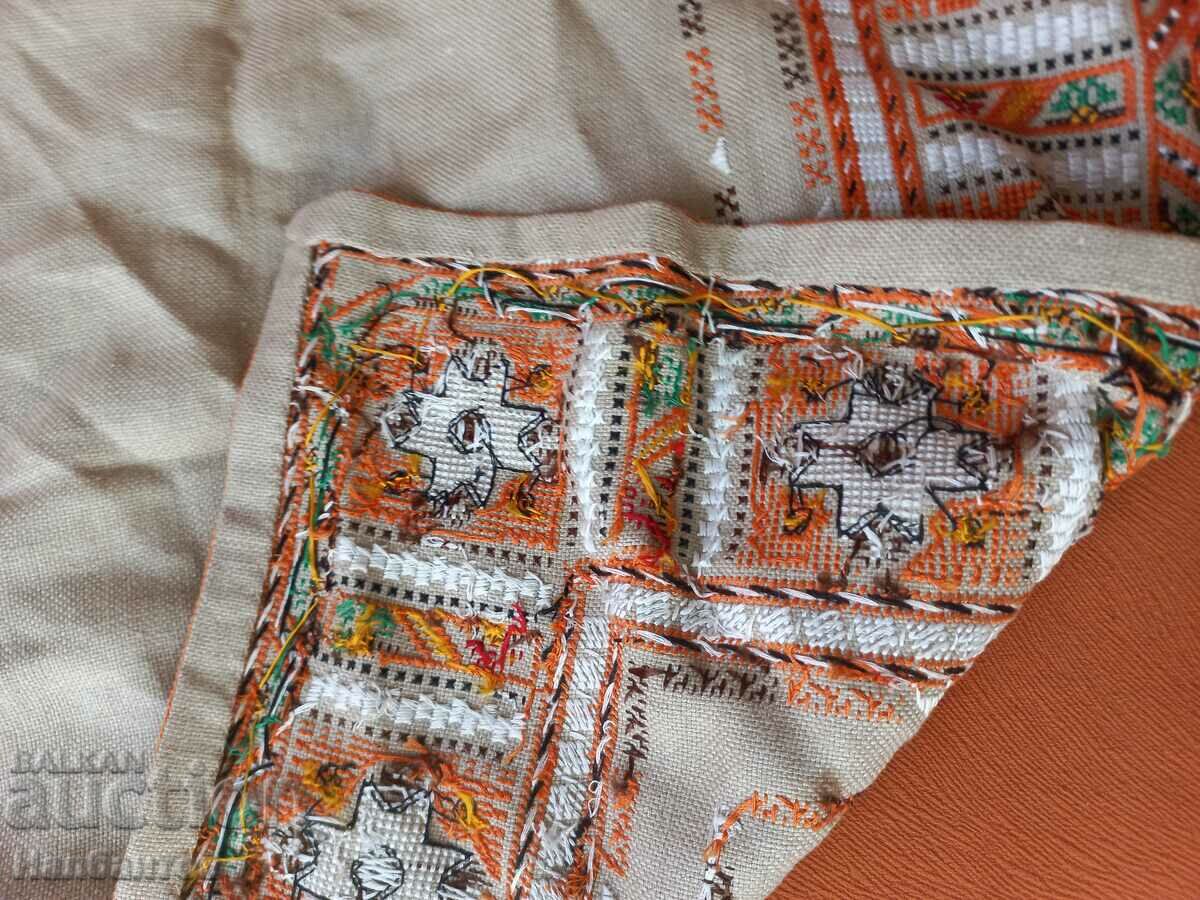 Auction OLD HAND EMBROIDERED CHECK BLANKET Auction OLD HAND EMBROIDERED CHECK BLANKET