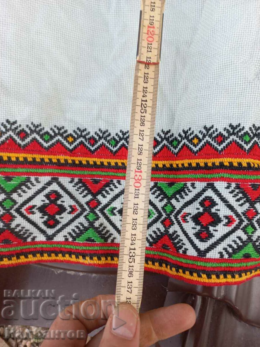 Auction OLD HAND EMBROIDERED CHECK BLANKET Auction OLD HAND EMBROIDERED CHECK BLANKET