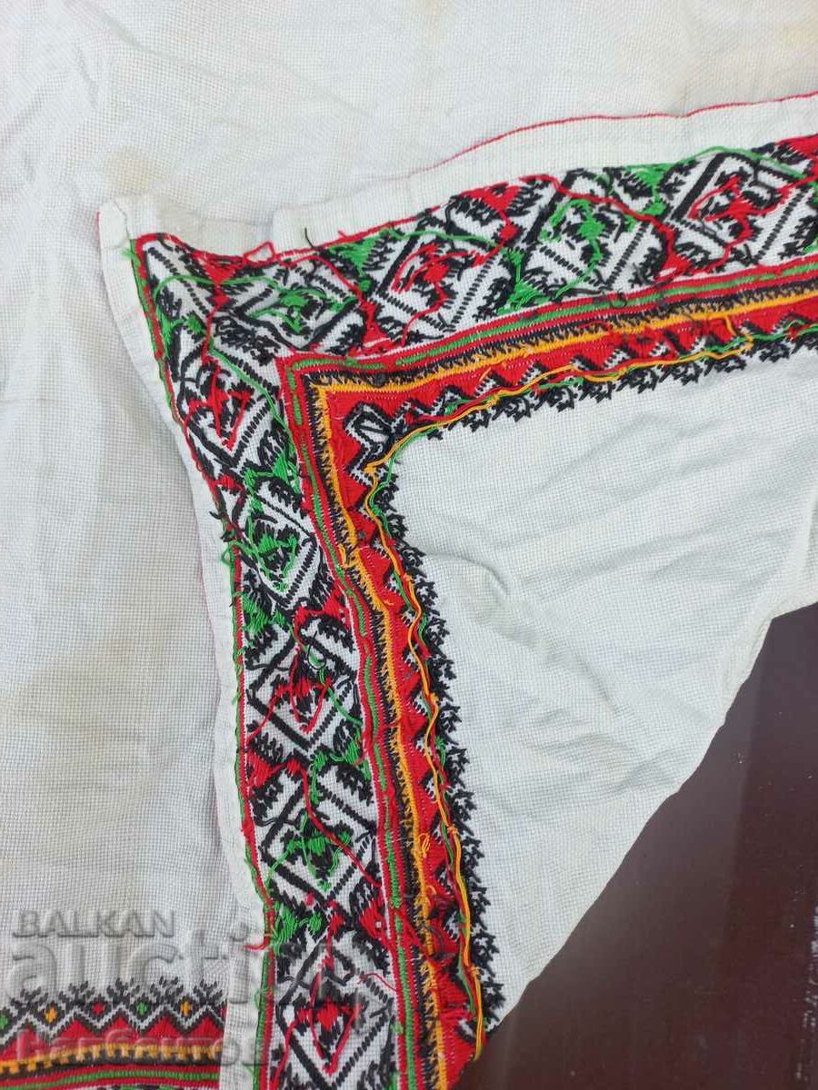 OLD HAND EMBROIDERED CHECK BLANKET - 5 OLD HAND EMBROIDERED CHECK BLANKET - 5