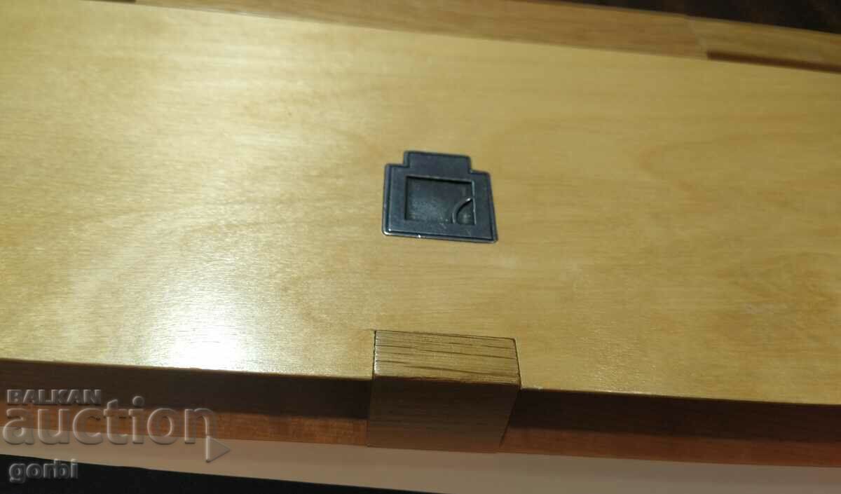 Luxury capsule coin box with price 50.00 BGN | € 25.56 Luxury capsule coin box with price 50.00 BGN | € 25.56