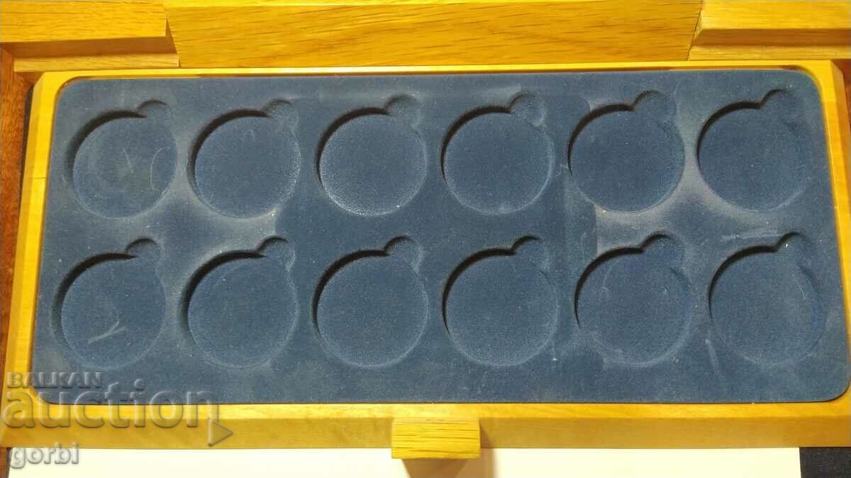 Auction Luxury capsule coin box Auction Luxury capsule coin box