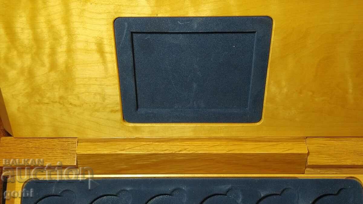 Luxury capsule coin box - 5 Luxury capsule coin box - 5