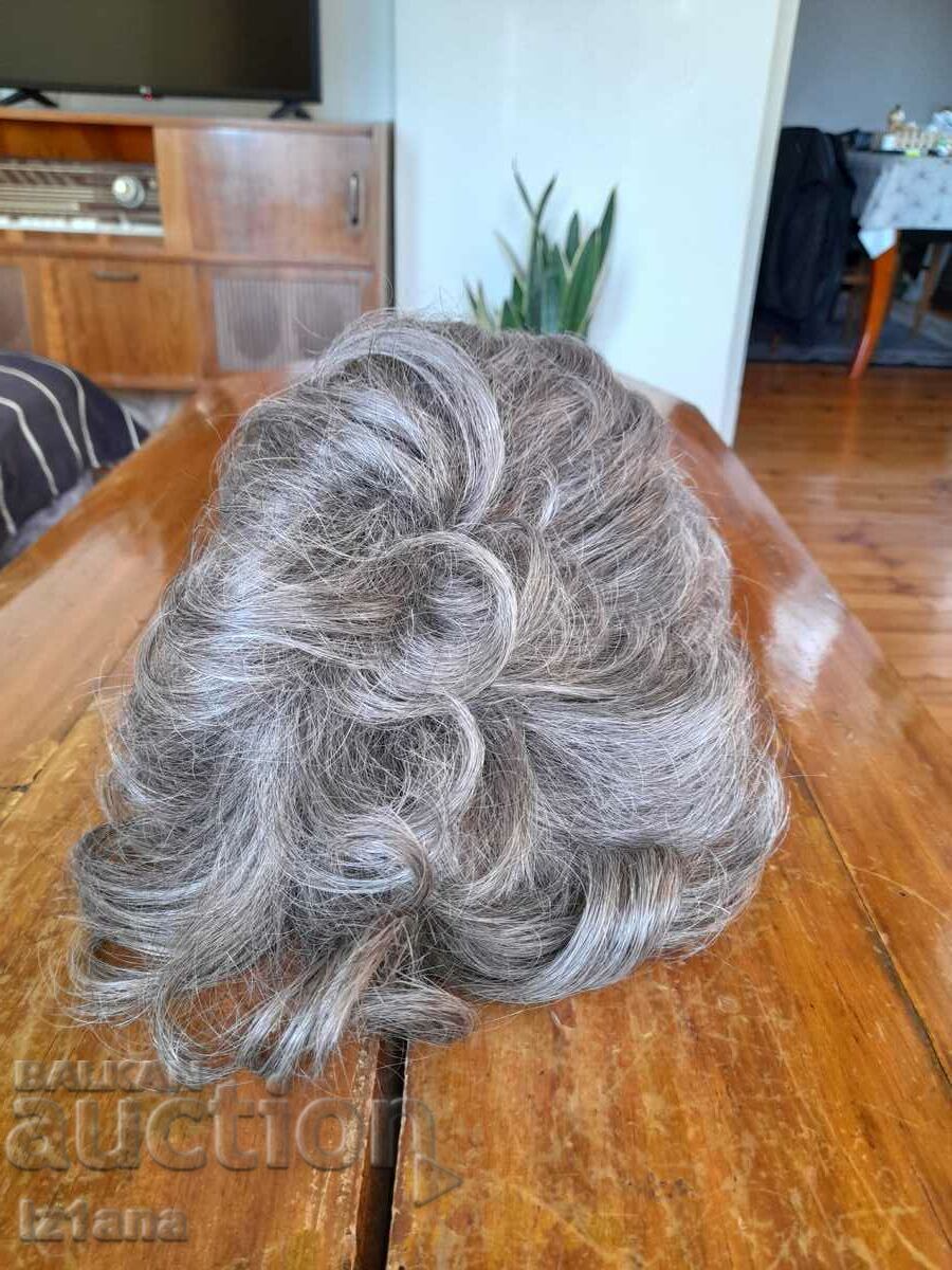 An old wig An old wig