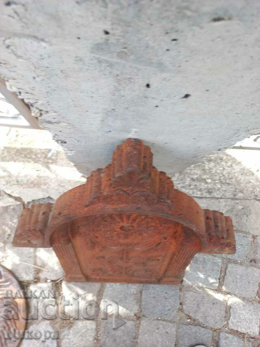 Delivery of CAST IRON FOUNTAIN CAST IRON Delivery of CAST IRON FOUNTAIN CAST IRON