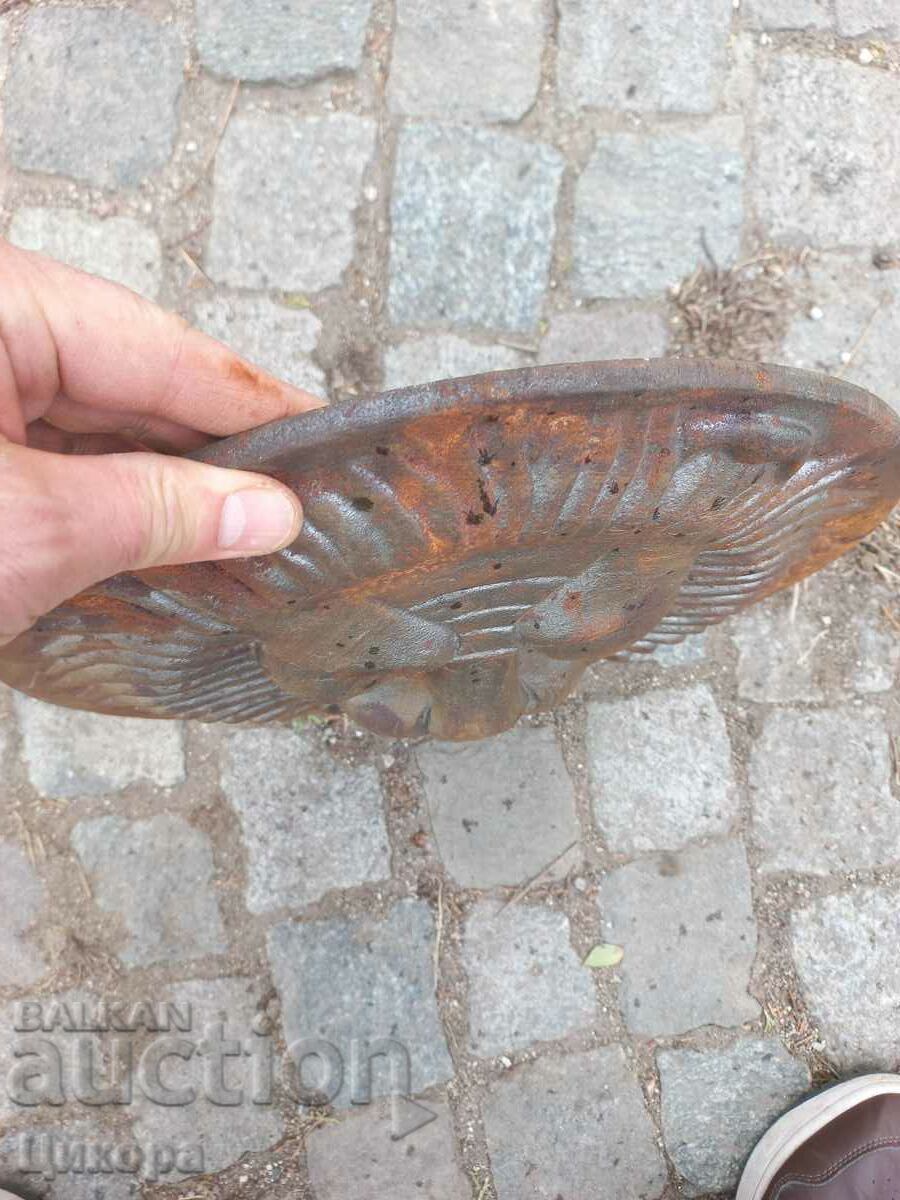 Delivery of CAST IRON FOUNTAIN CAST IRON LION Delivery of CAST IRON FOUNTAIN CAST IRON LION