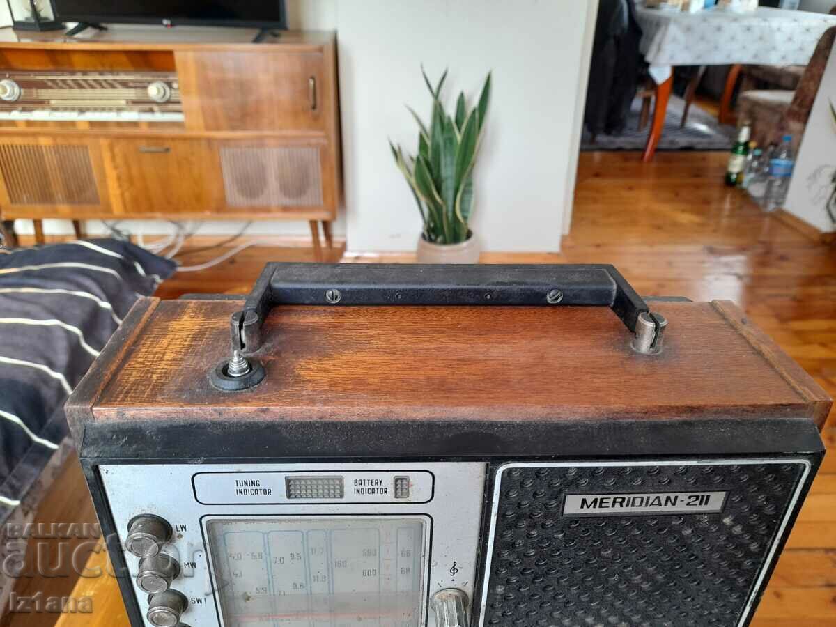 Livrarea Radio vechi, receptor radio Meridian 211, Meridian