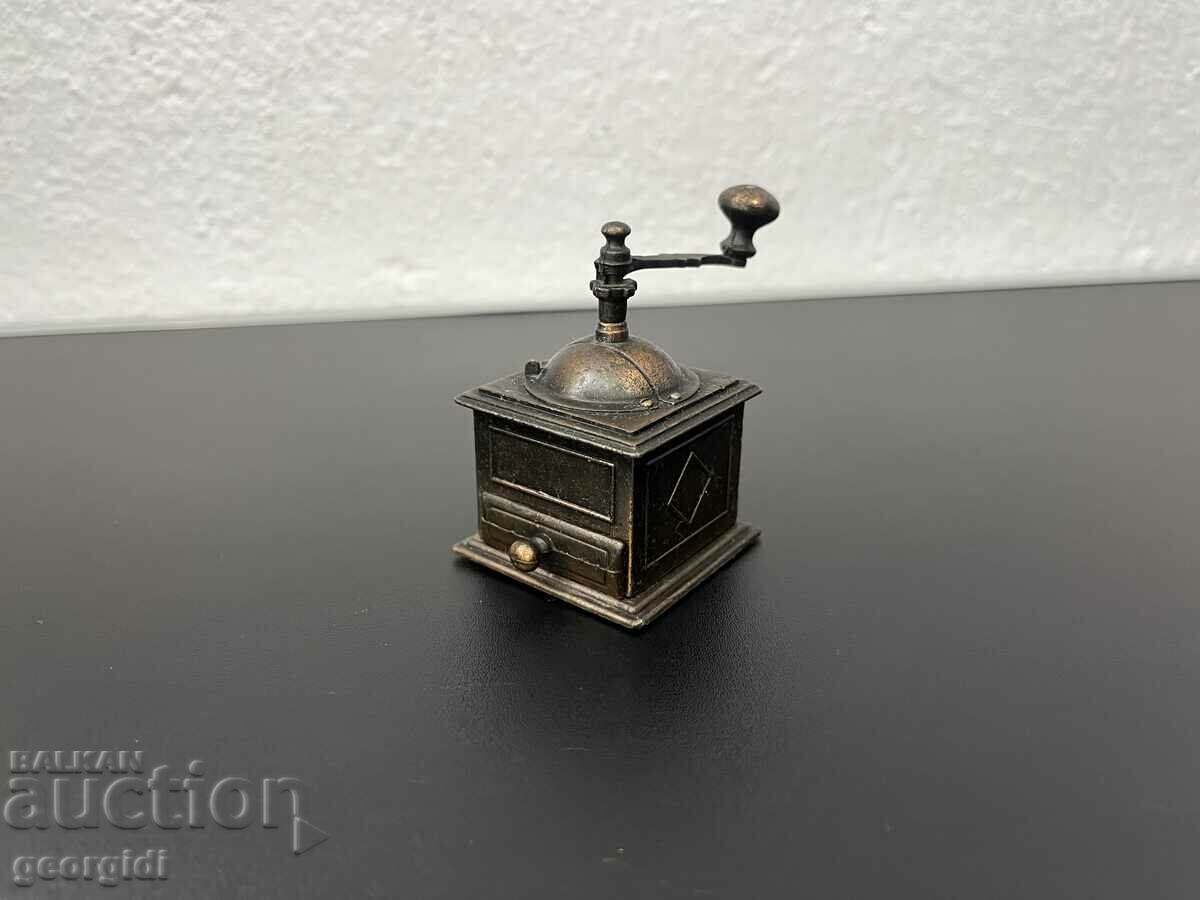 Collectible Spanish sharpener - coffee grinder. #5052
