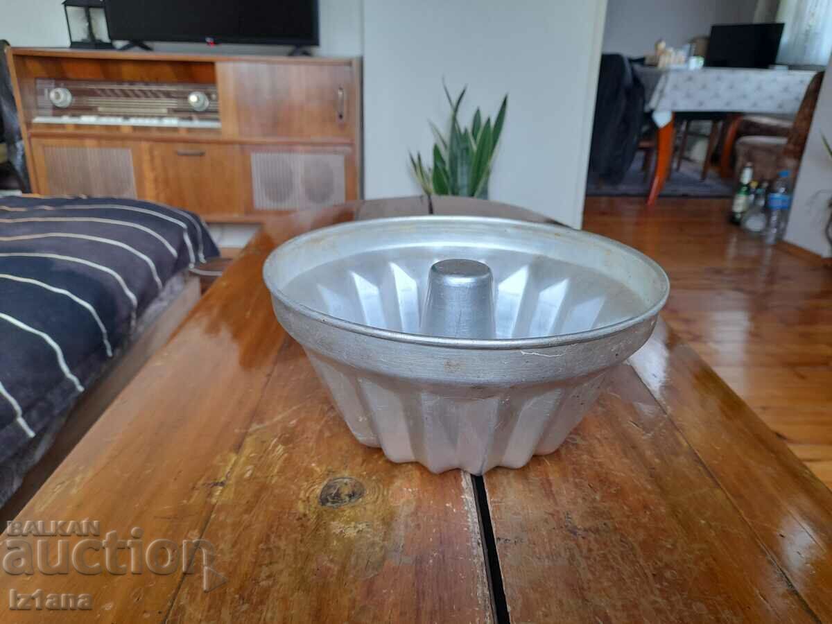Old aluminum cake pan Old aluminum cake pan