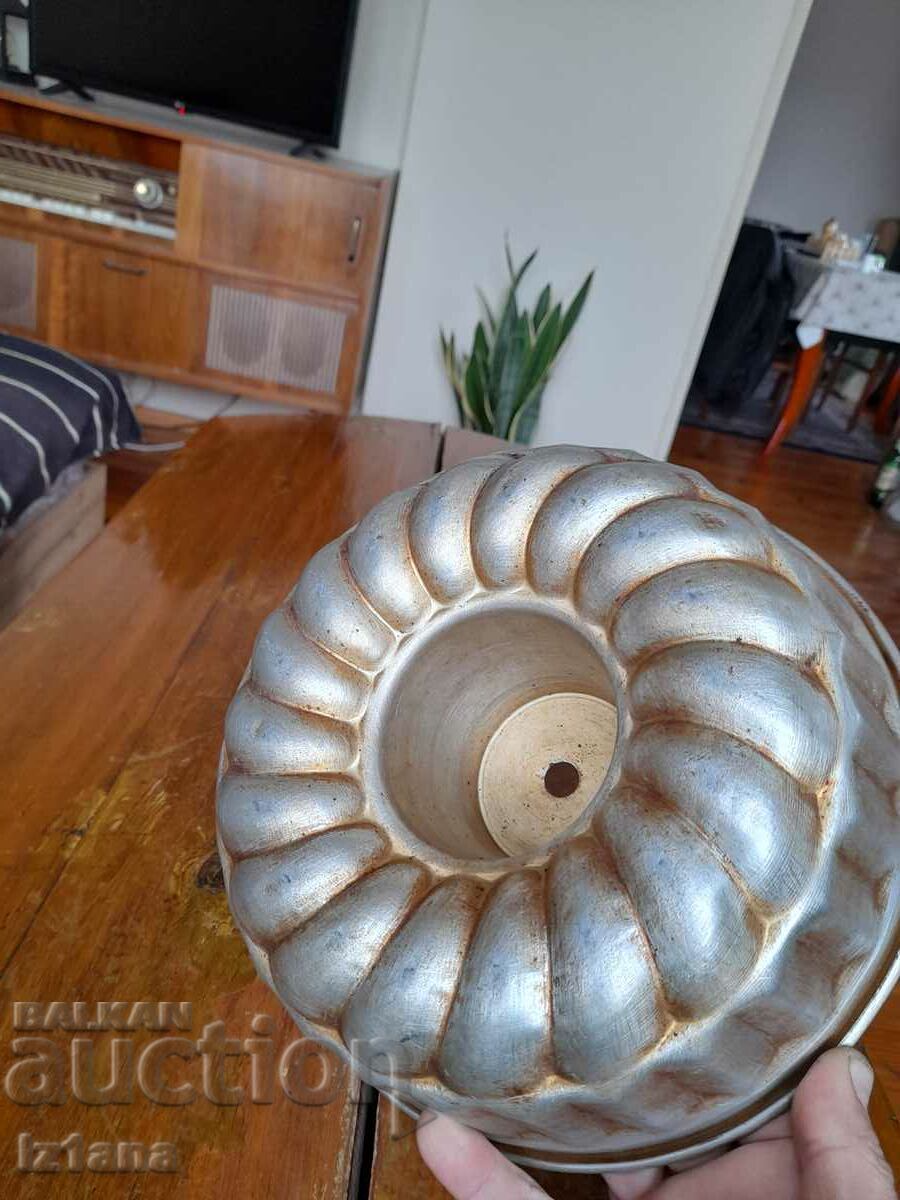 Old aluminum cake pan - 7 Old aluminum cake pan - 7