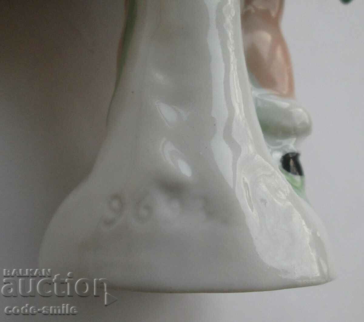 Delivery of Old porcelain statuette figure girl porcelain Germany Delivery of Old porcelain statuette figure girl porcelain Germany