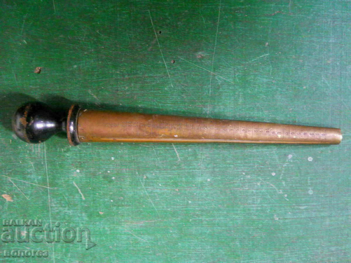 старинен дървен бижутерски мерен конус за  пръстени