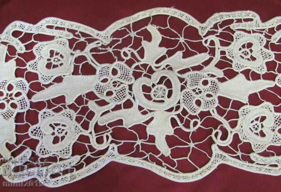 Auction 19th Century Hand-Knitted Tablecloth, Square Tablecloth Auction 19th Century Hand-Knitted Tablecloth, Square Tablecloth