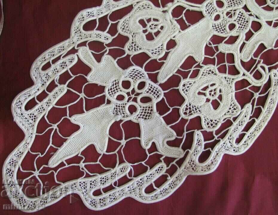 Delivery of 19th Century Hand-Knitted Tablecloth, Square Tablecloth Delivery of 19th Century Hand-Knitted Tablecloth, Square Tablecloth