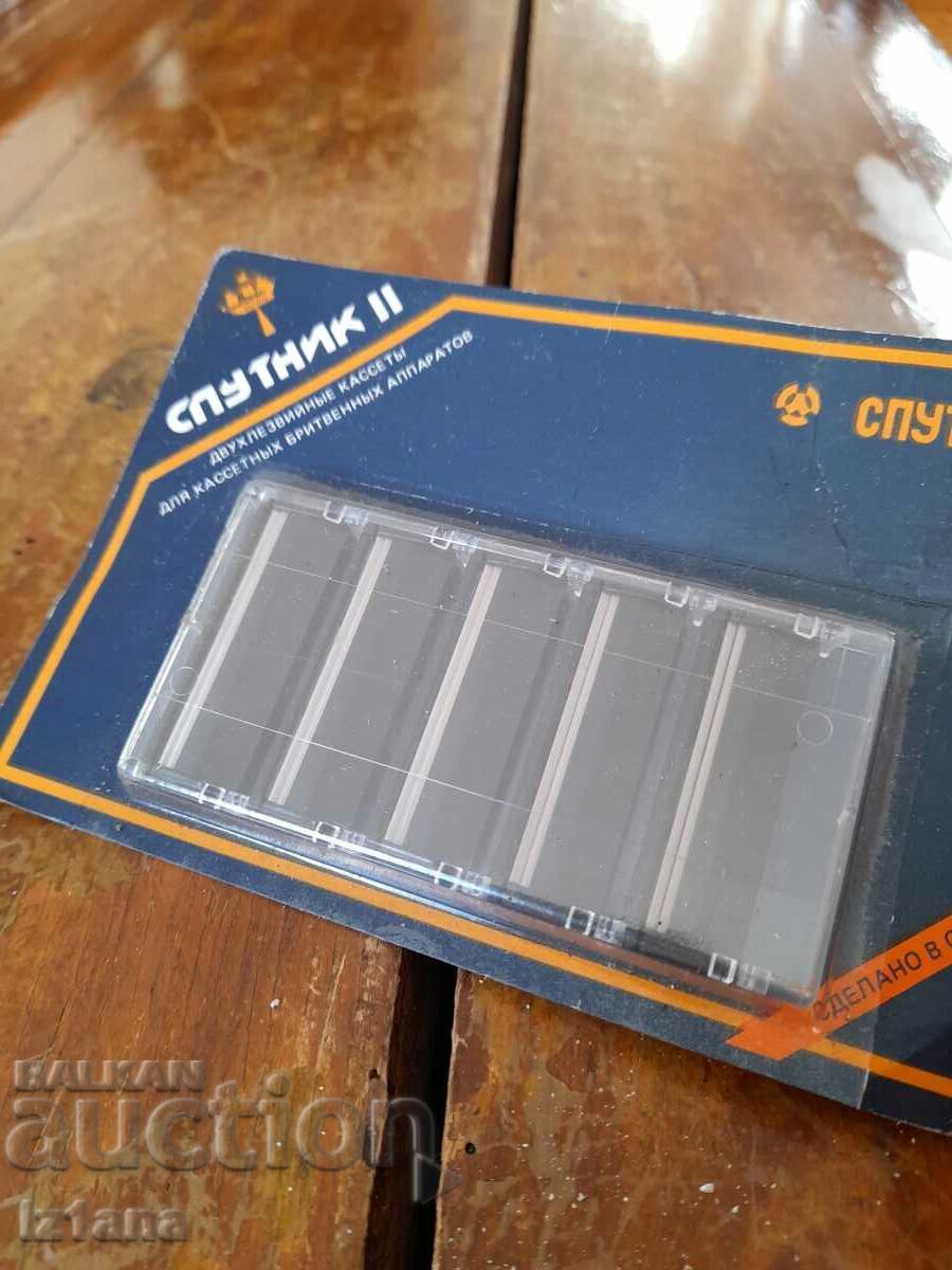 Old Sputnik 2 razors with price 38.00 BGN | € 19.43 Old Sputnik 2 razors with price 38.00 BGN | € 19.43