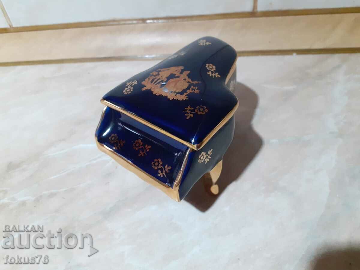 Great Limoges porcelain jeweler's piano box with price 180.00 BGN | € 92.03 Great Limoges porcelain jeweler's piano box with price 180.00 BGN | € 92.03