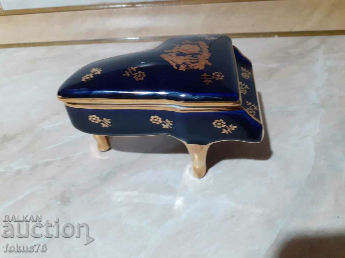 Auction Great Limoges porcelain jeweler's piano box Auction Great Limoges porcelain jeweler's piano box