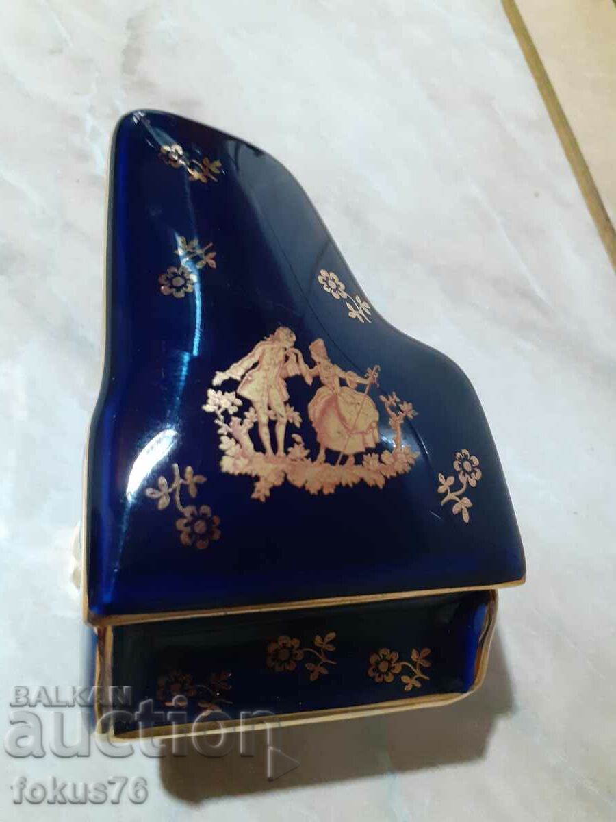 Delivery of Great Limoges porcelain jeweler's piano box Delivery of Great Limoges porcelain jeweler's piano box