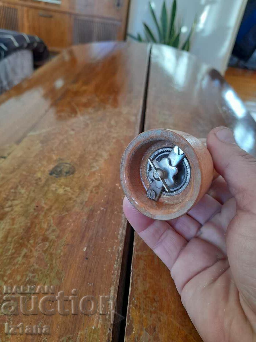 Auction Stara Melnička, black pepper mill Auction Stara Melnička, black pepper mill