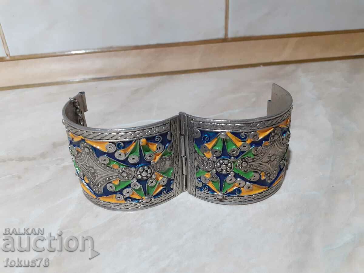 O brățară mare mare din metal emailat cu ac de costum - 5