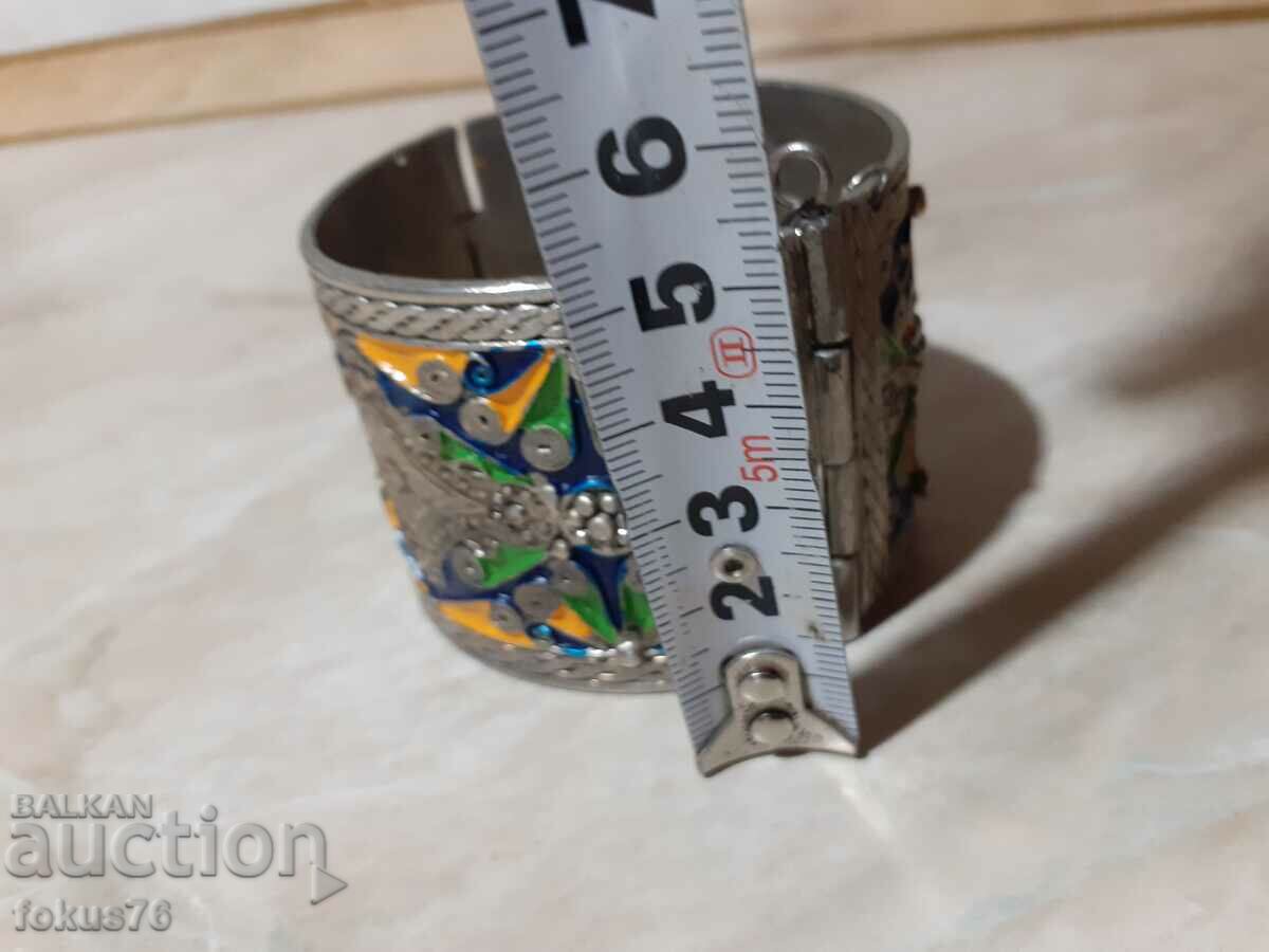 O brățară mare mare din metal emailat cu ac de costum - 7