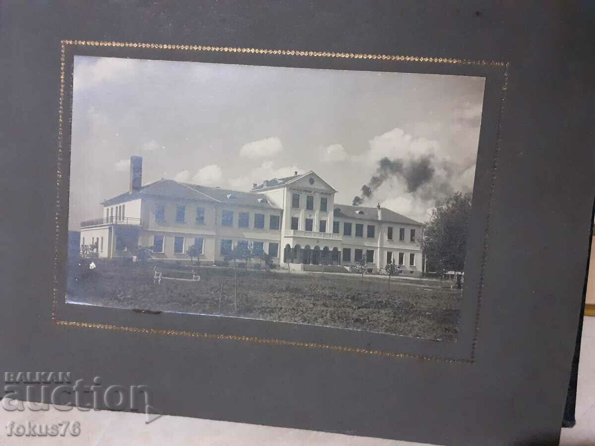 Auction An old royal album of the house of Nikola Vasiliadi in Gabrovo Auction An old royal album of the house of Nikola Vasiliadi in Gabrovo