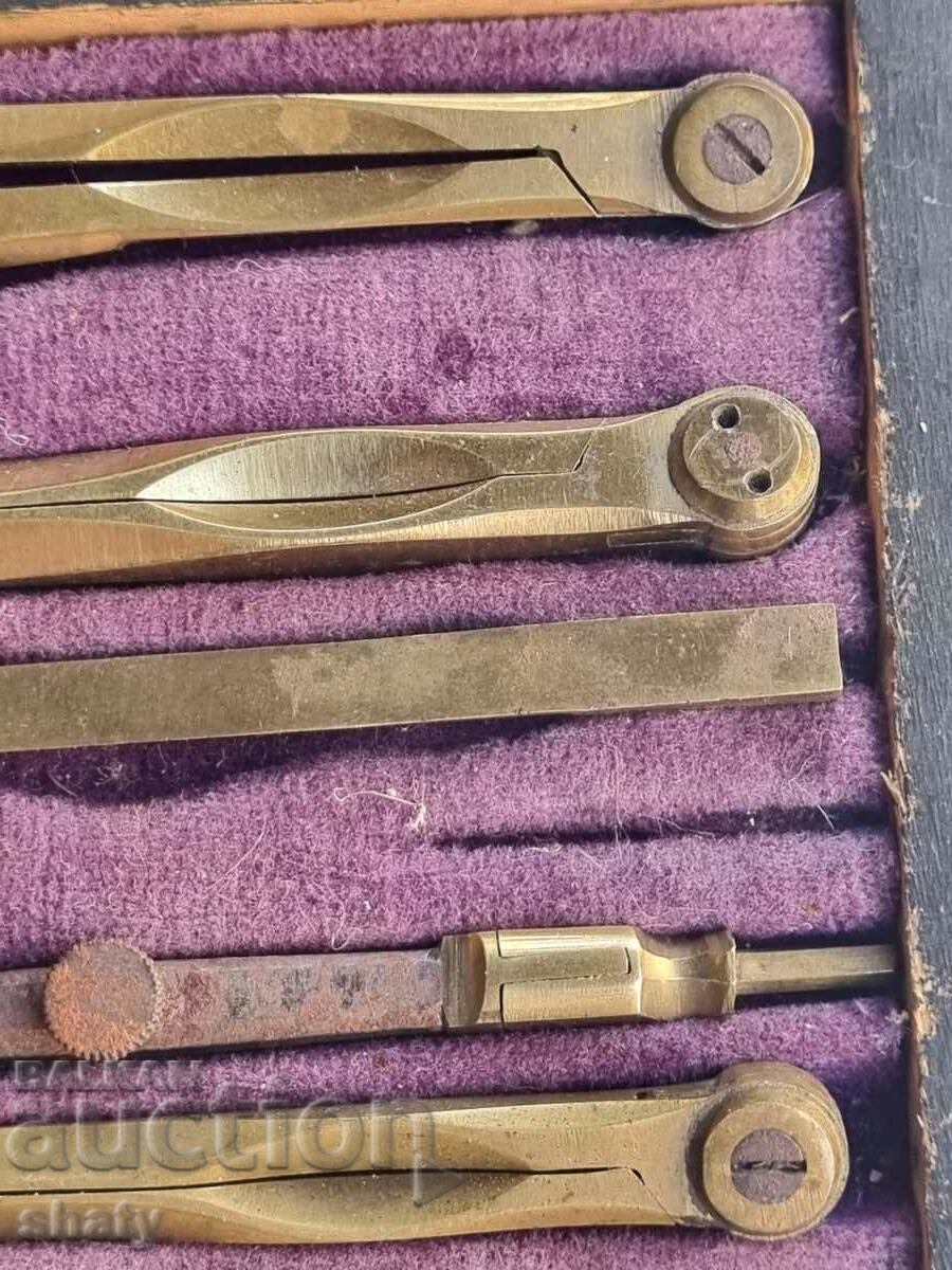 Παλιό στρατιωτικό σετ σχεδίων με τιμή 125.00 BGN | € 63.91 Παλιό στρατιωτικό σετ σχεδίων με τιμή 125.00 BGN | € 63.91