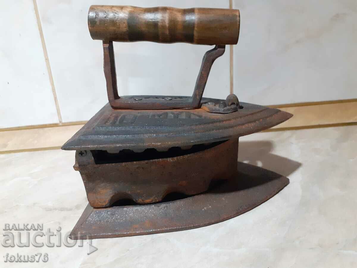 Cruel old big red hot iron with price 180.00 BGN | € 92.03 Cruel old big red hot iron with price 180.00 BGN | € 92.03