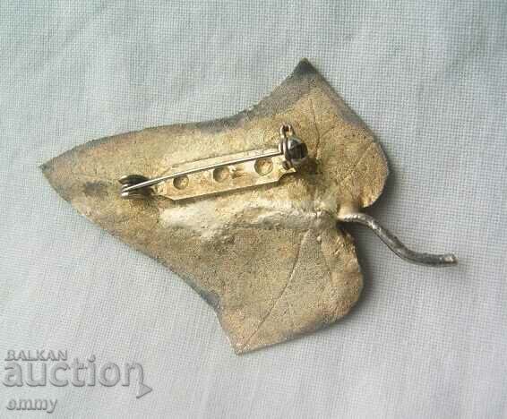 Old metal brooch - sheet with price 13.00 BGN | € 6.65 Old metal brooch - sheet with price 13.00 BGN | € 6.65