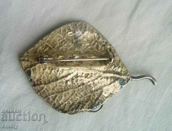 Old metal brooch - sheet with price 13.00 BGN | € 6.65 Old metal brooch - sheet with price 13.00 BGN | € 6.65