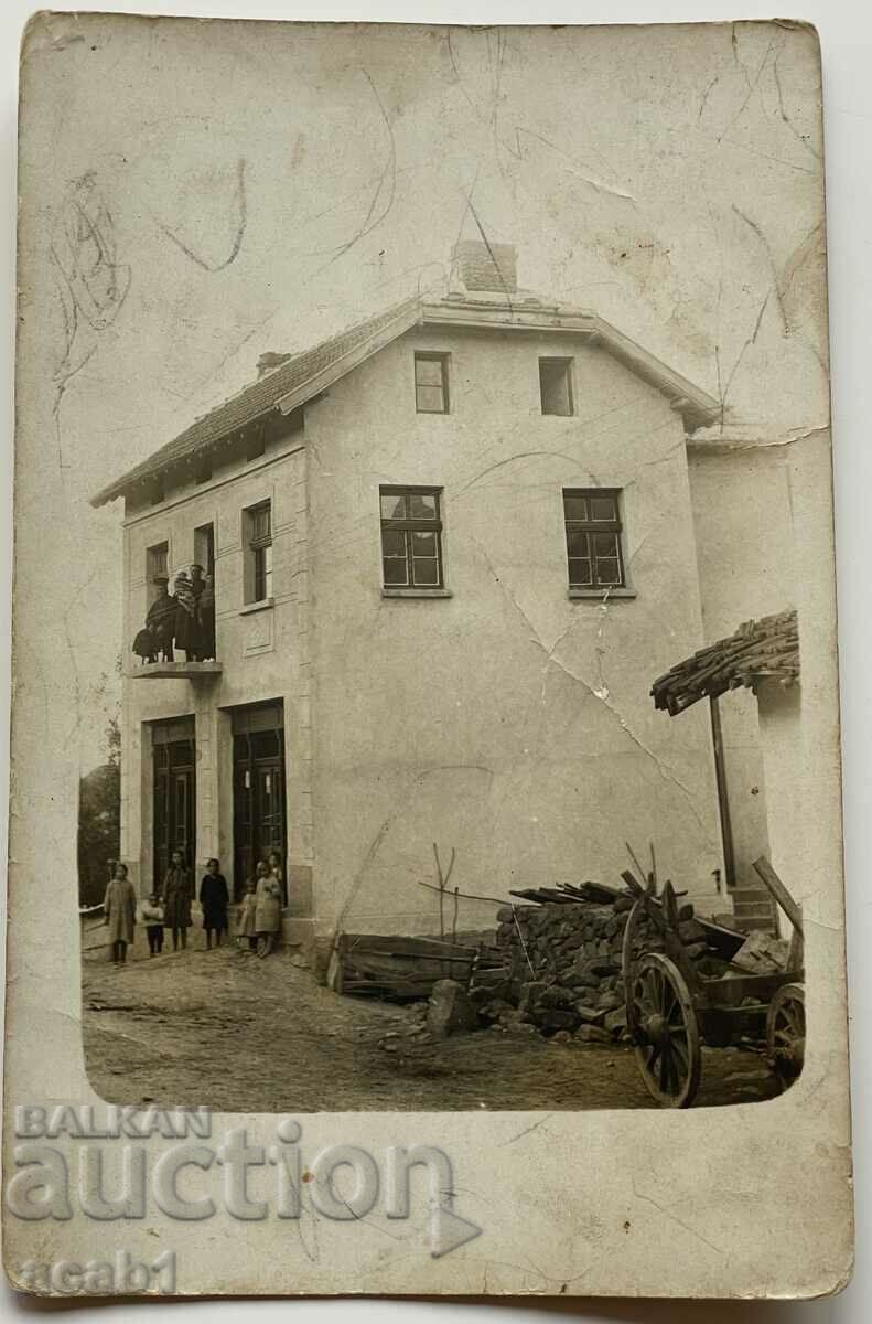 Поп с голямото си семейство с цена 29.99 лв. | € 15.33 Поп с голямото си семейство с цена 29.99 лв. | € 15.33