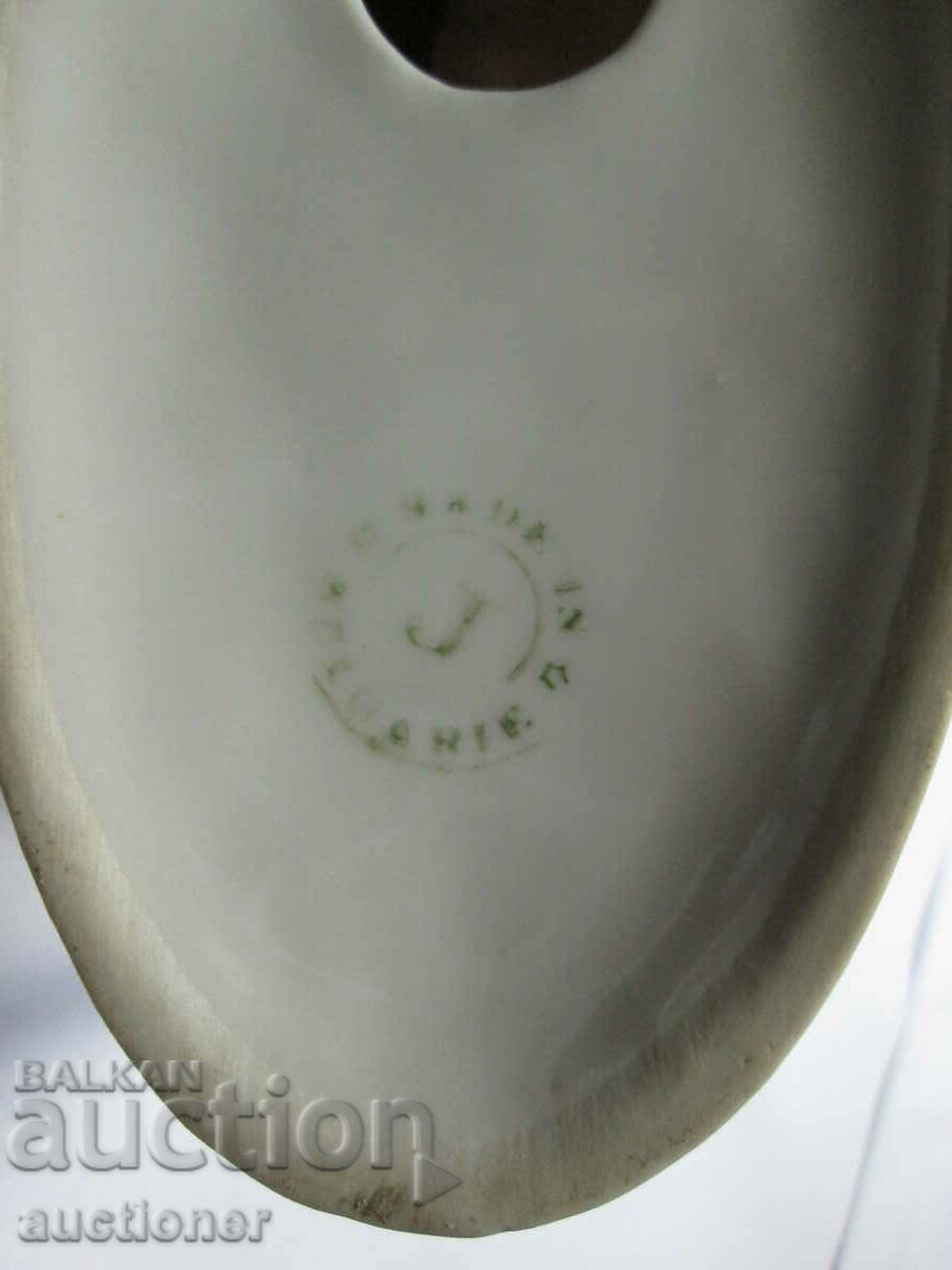 AN OLD PORCELAIN FIGURE OF A DOE WITH HER LITTLE - 6