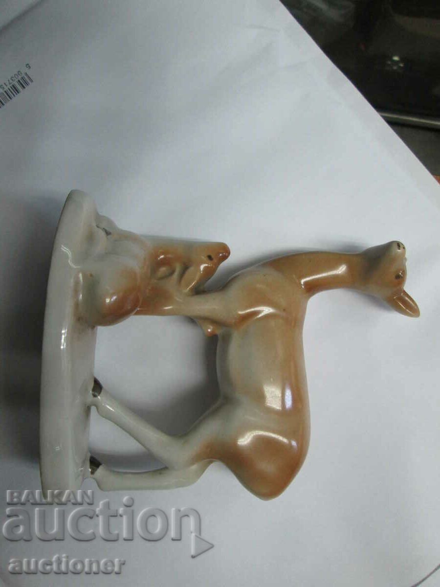 AN OLD PORCELAIN FIGURE OF A DOE WITH HER LITTLE - 7