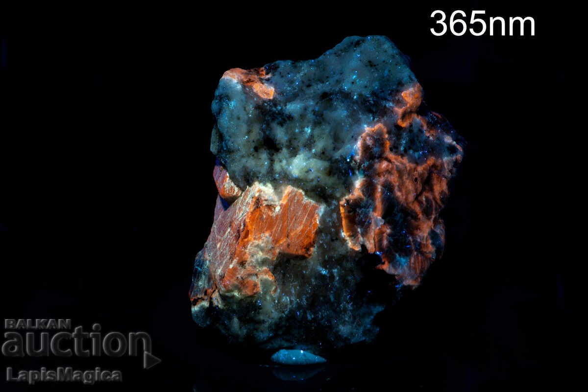 Delivery of Sodalite with lapis lazuli fluorescent 68g Delivery of Sodalite with lapis lazuli fluorescent 68g