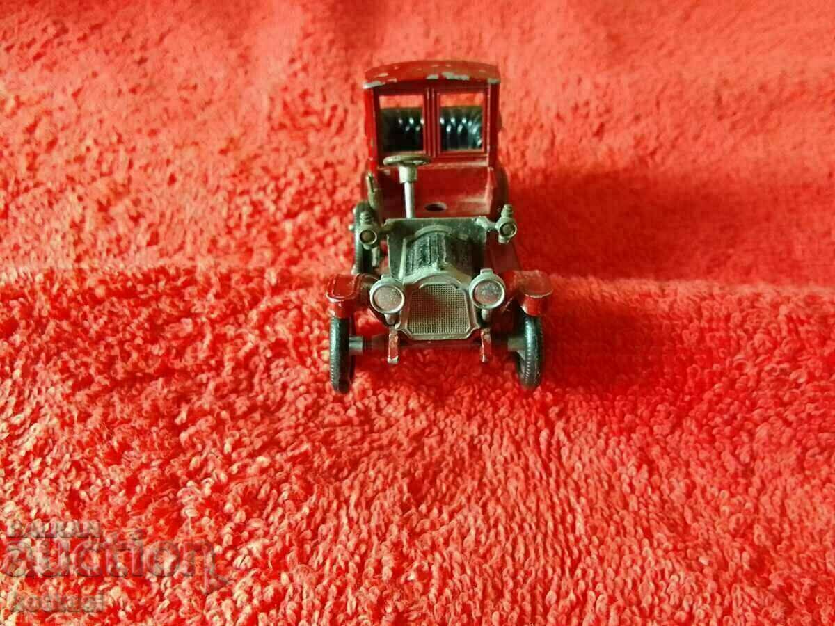 Licitație Mașină din metal de 1912, model vintage MACHBOX Lesney