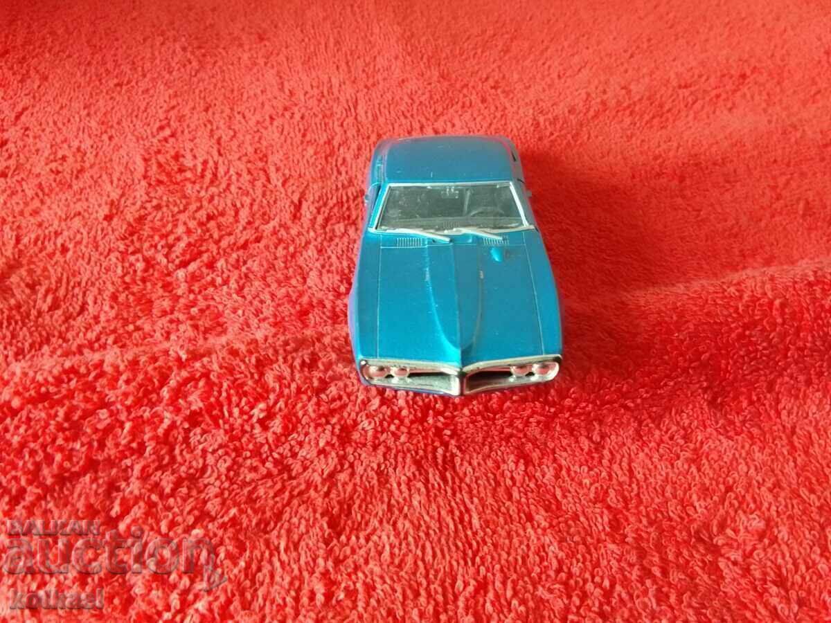 Auction Old Welli China 1967 Pontiac Firebird Metal Car Auction Old Welli China 1967 Pontiac Firebird Metal Car