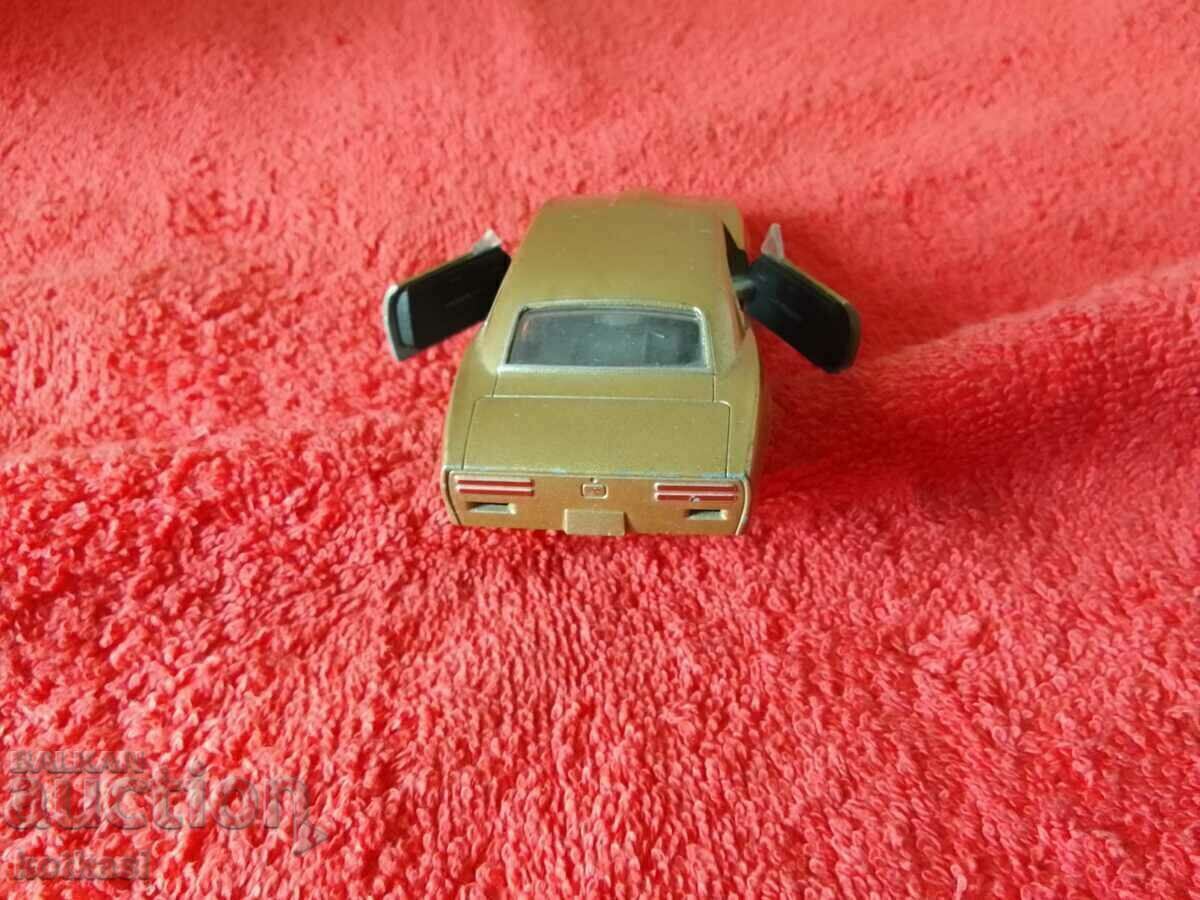Old Welli China 1967 Pontiac Firebird Metal Car - 5 Old Welli China 1967 Pontiac Firebird Metal Car - 5