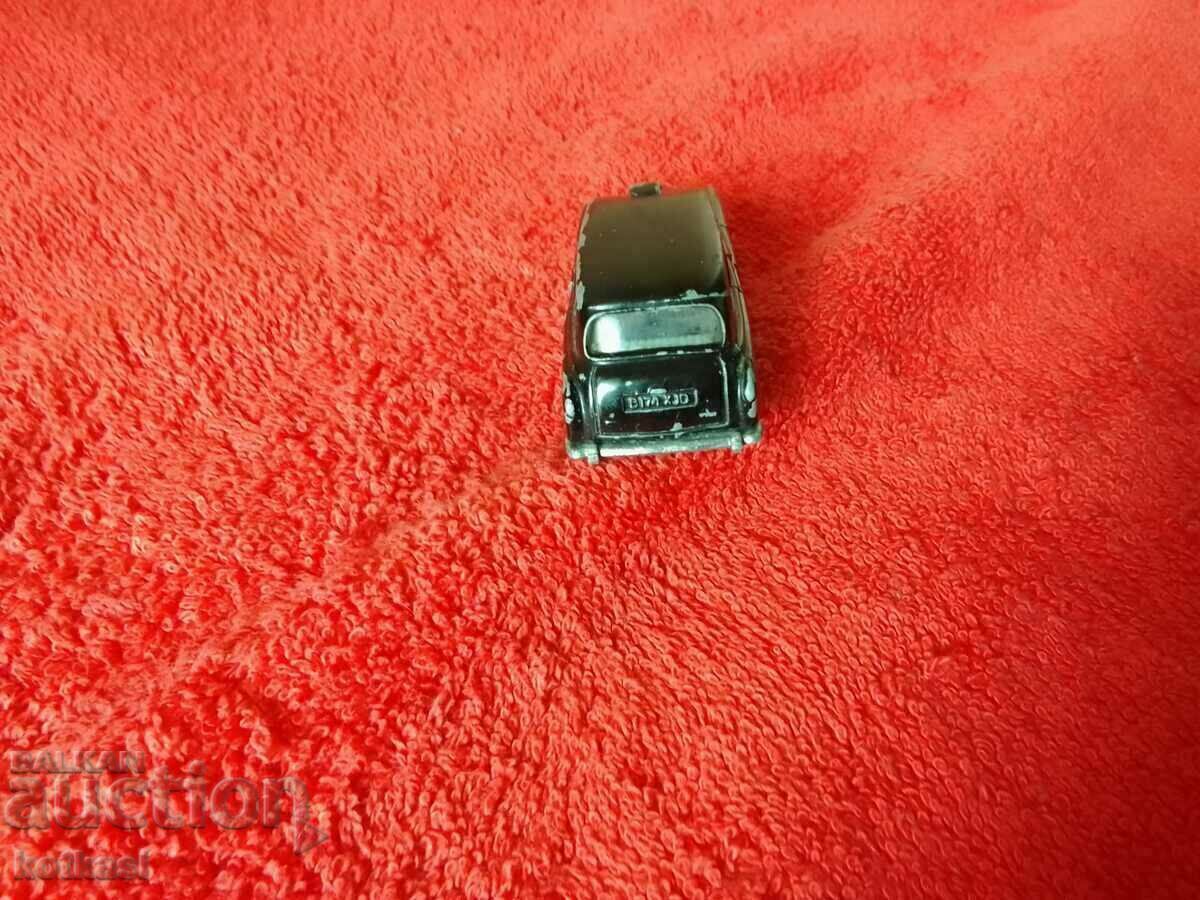 Old Matchbox 1986 1/60 Macau Taxi Metal Car - 6