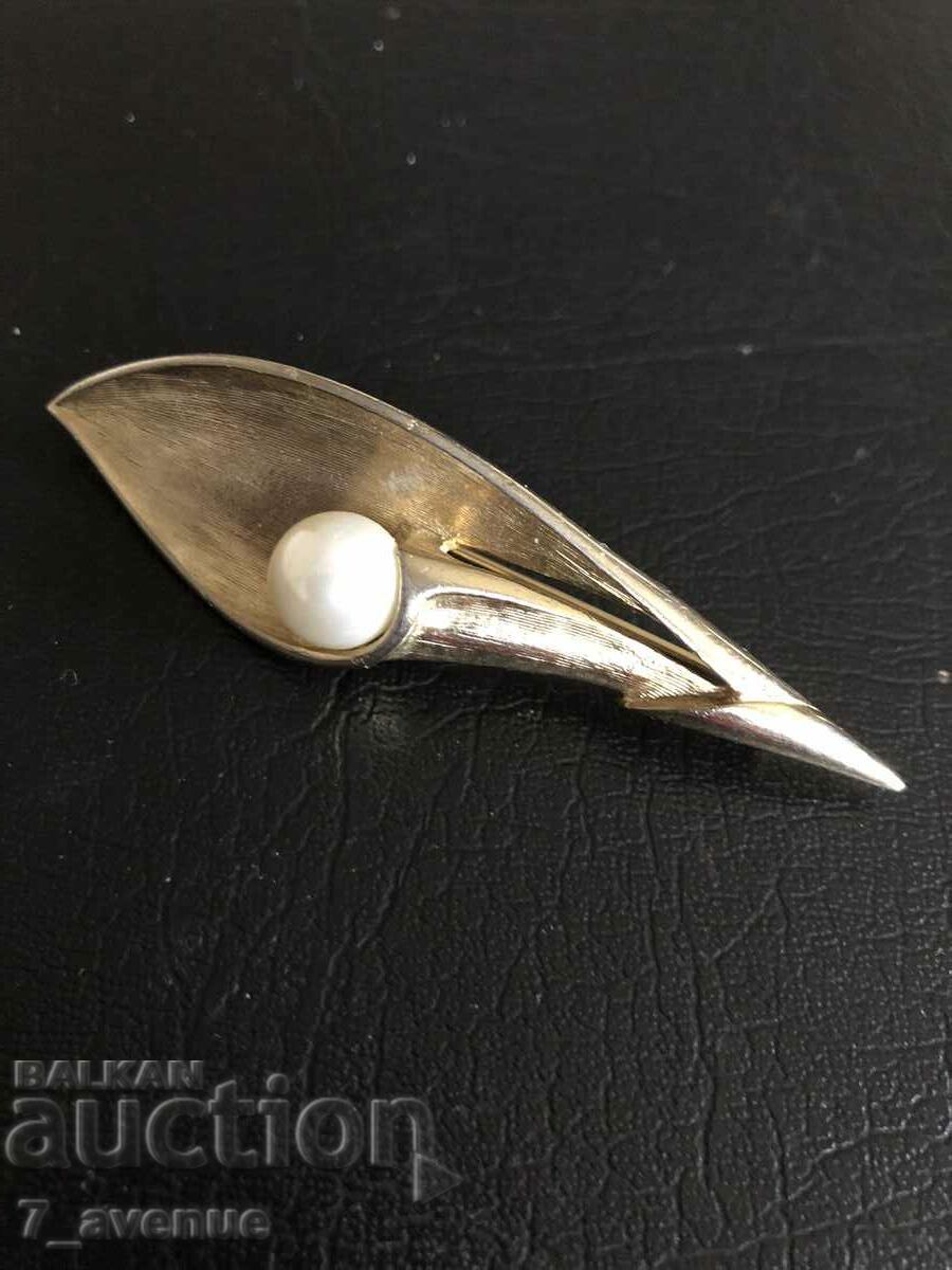 BROOCH with pearl-LUXURY with price 69.99 BGN | € 35.79 BROOCH with pearl-LUXURY with price 69.99 BGN | € 35.79