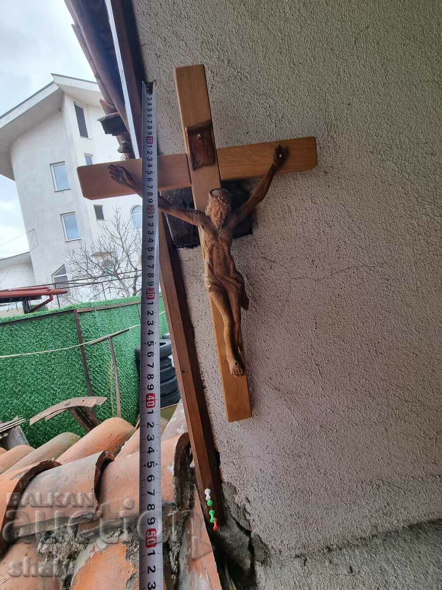 Дървен кръст. Христос