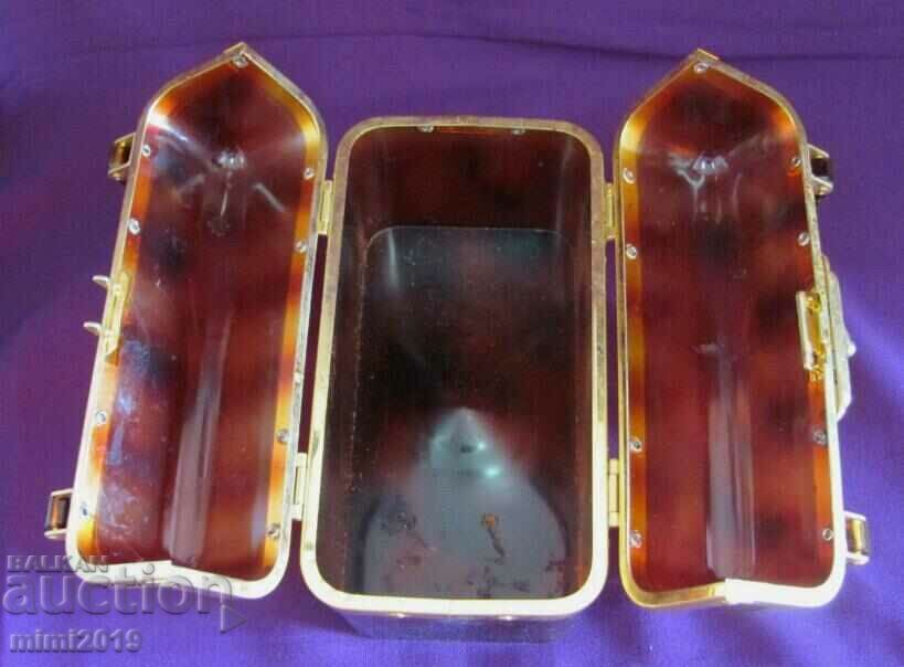 Delivery of 40's Original Women's Bag Bakelite and Bronze Delivery of 40's Original Women's Bag Bakelite and Bronze