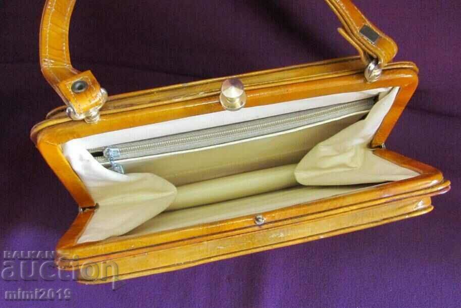 Delivery of 40's Small Ladies' Bag