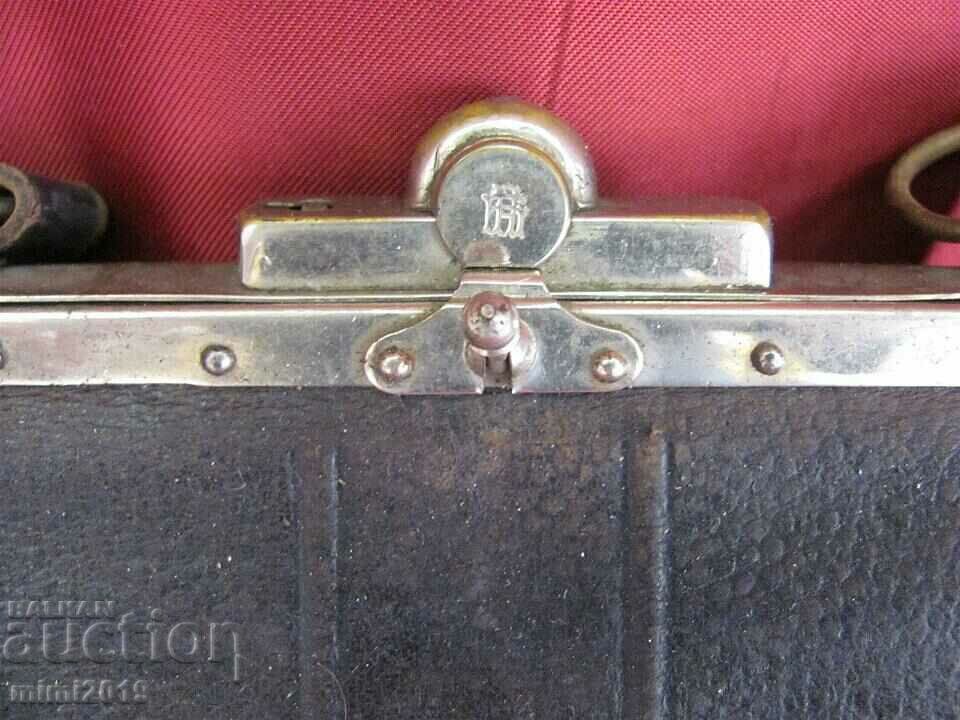 Auction 30's Leather Small Monogram Women's Bag Auction 30's Leather Small Monogram Women's Bag