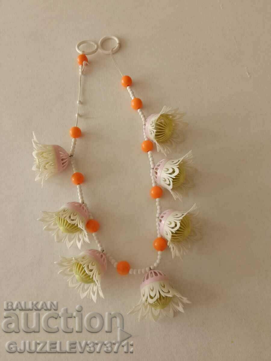 Delivery of nice collectible vintage chain, bed toy, cot