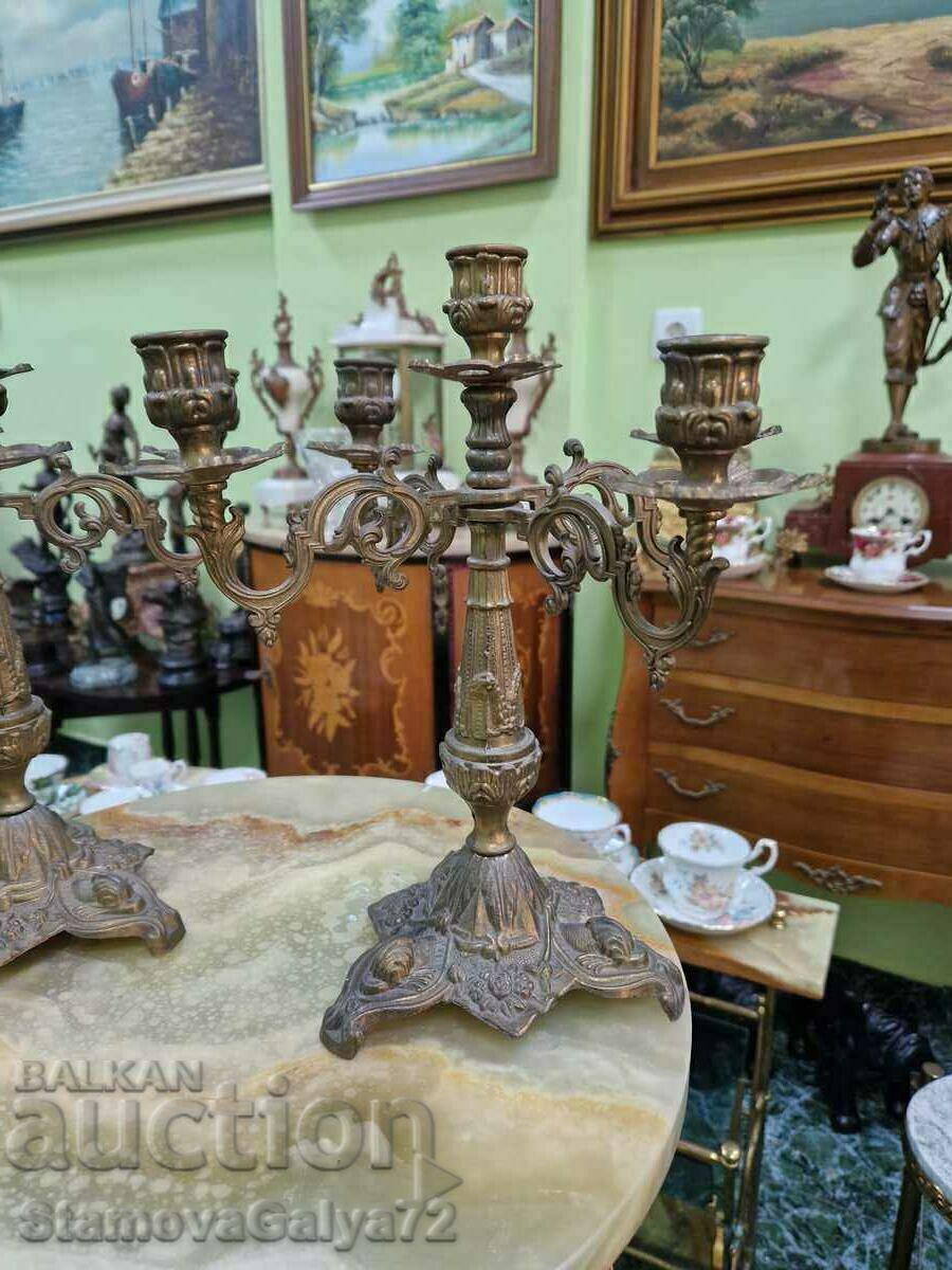 O pereche de sfeșnice frumoase din bronz francez antic cu preț € 96.12 | 188.00 BGN