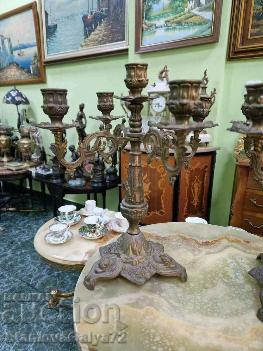 Licitație O pereche de sfeșnice frumoase din bronz francez antic